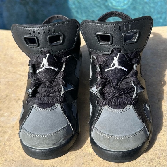 Jordan 6 Retro Black Cool‎ Grey - Toddler Size 13C (384666-010) - Picture 5 of 9